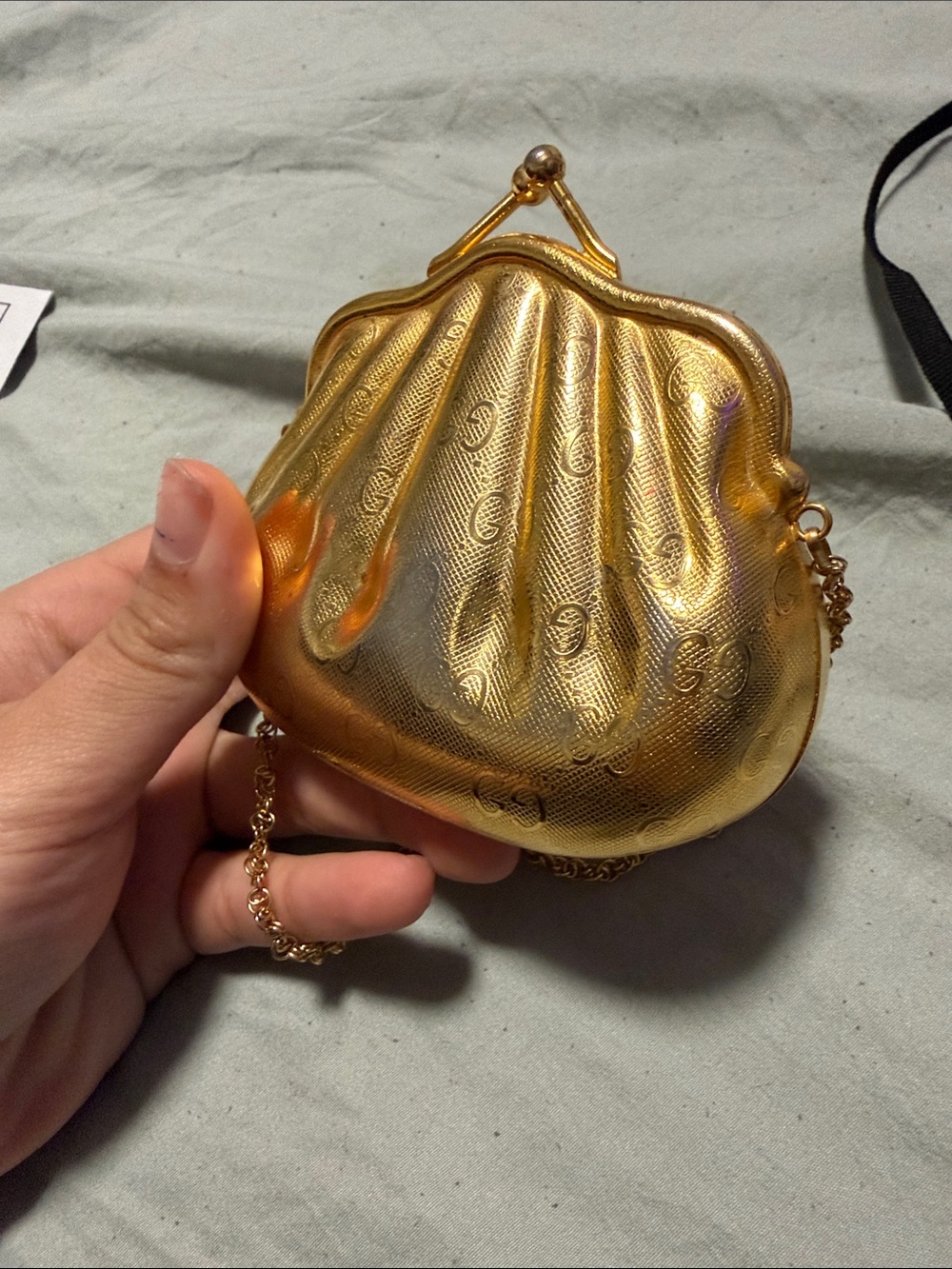 Gucci Gold Shell-Embossed Chain Bag - Picture 4 of 9